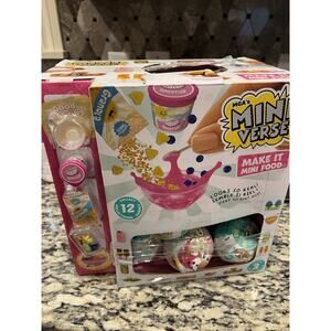 Display + 13 MGA'S Mini Verse Make It Mini Food Diner - Cafe Series 3 New/Sealed